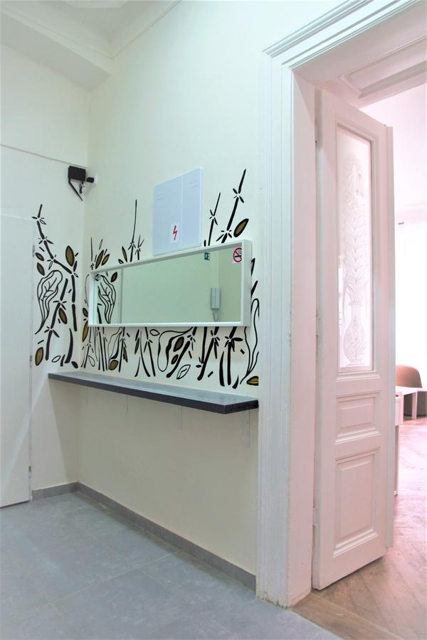 The Republic Garden Hostel Prága Kültér fotó