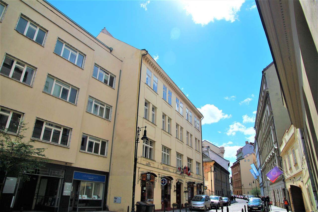 The Republic Garden Hostel Prága Kültér fotó