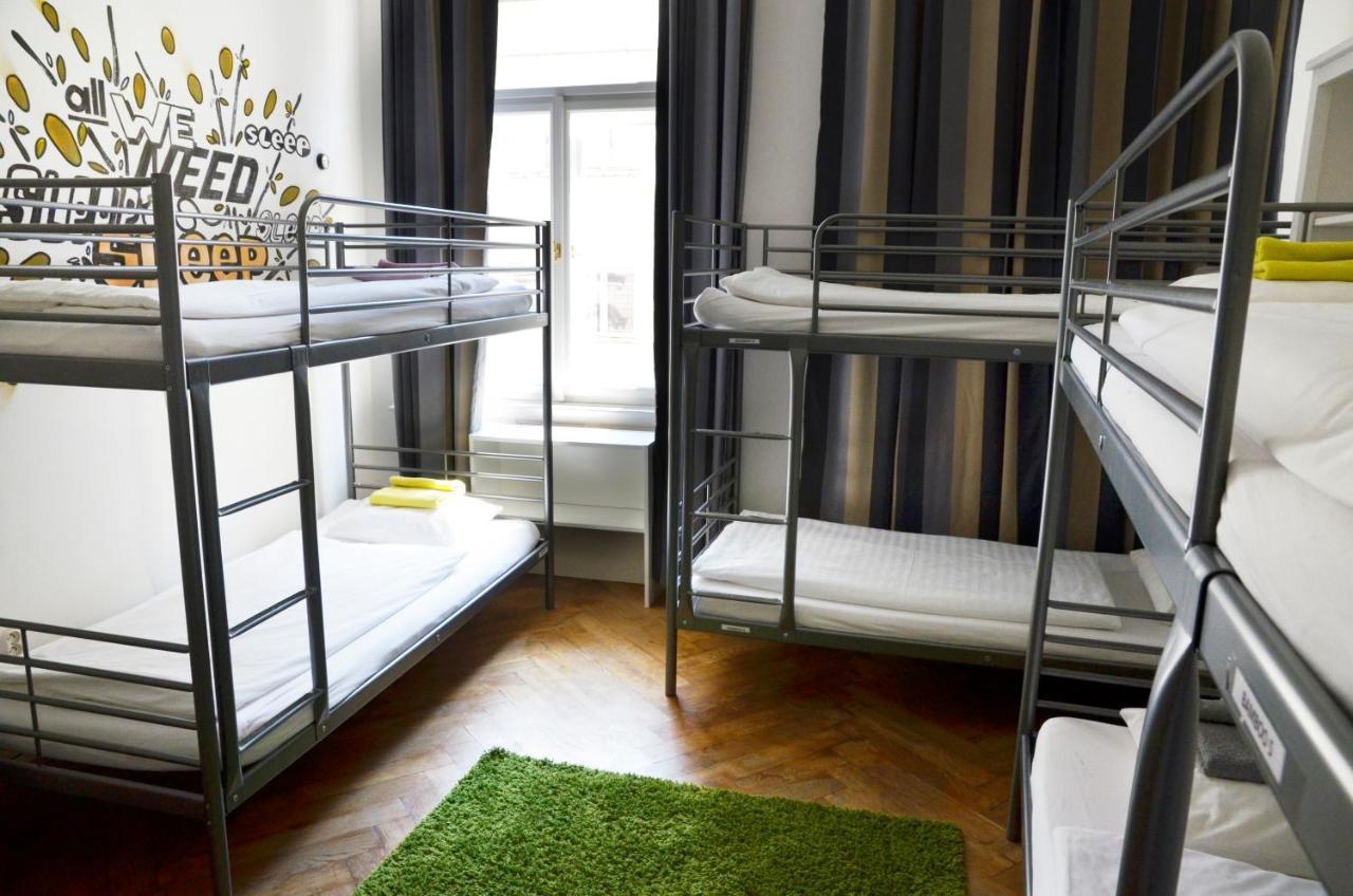 The Republic Garden Hostel Prága Kültér fotó