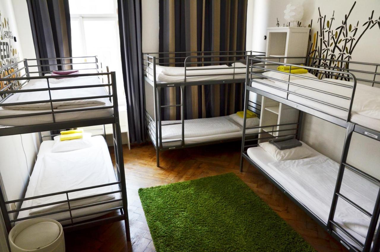 The Republic Garden Hostel Prága Kültér fotó