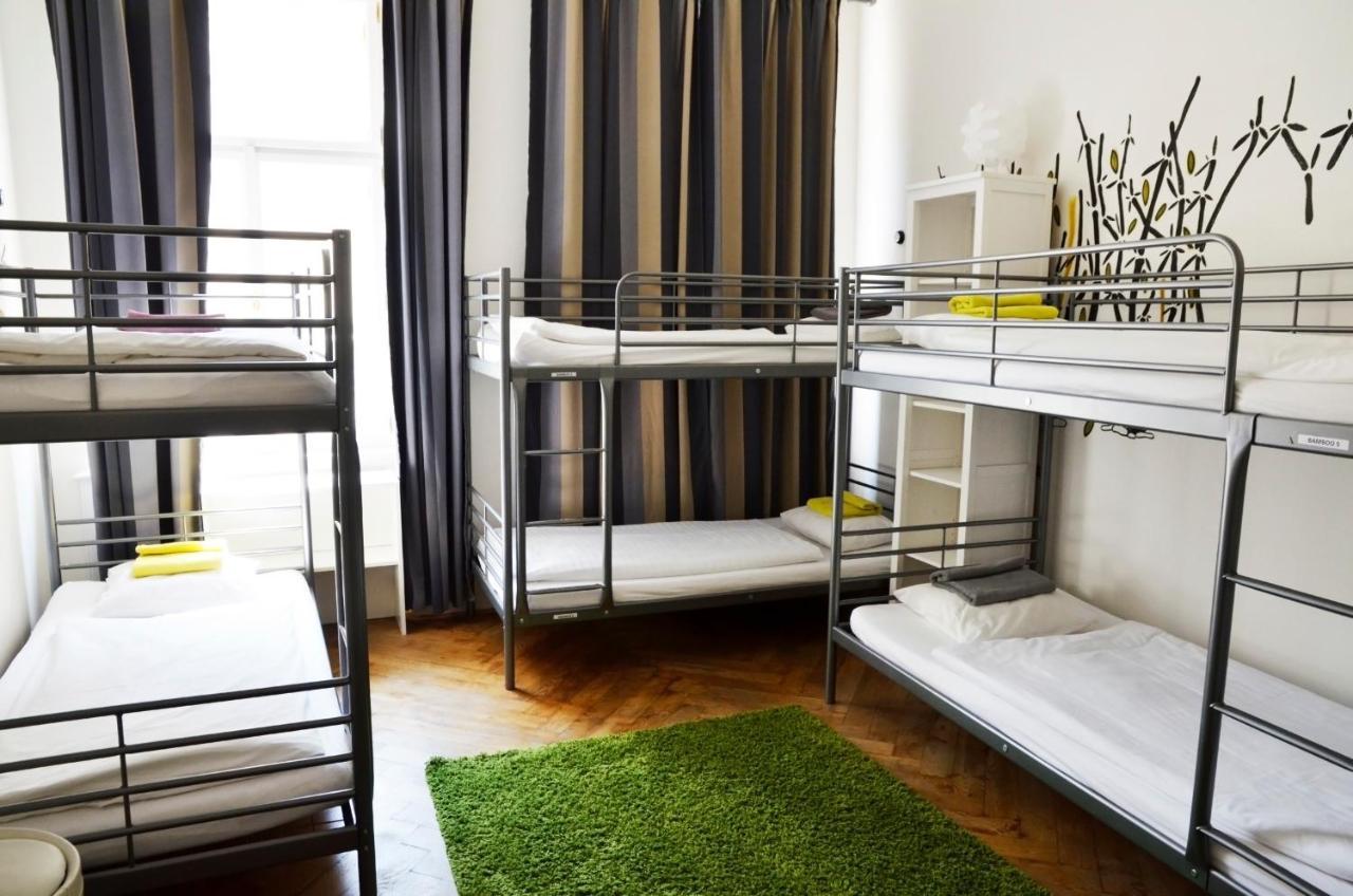 The Republic Garden Hostel Prága Kültér fotó