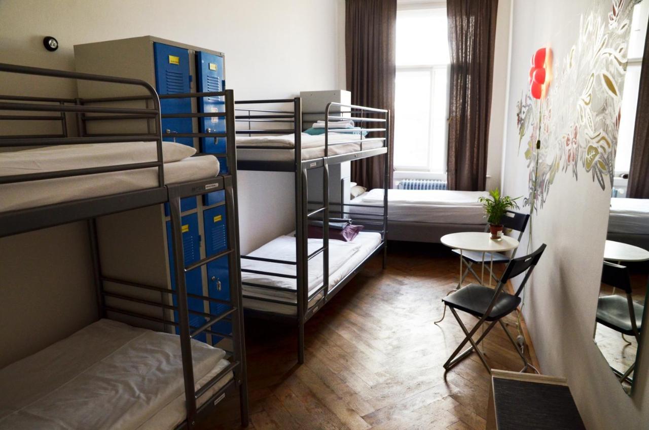 The Republic Garden Hostel Prága Kültér fotó