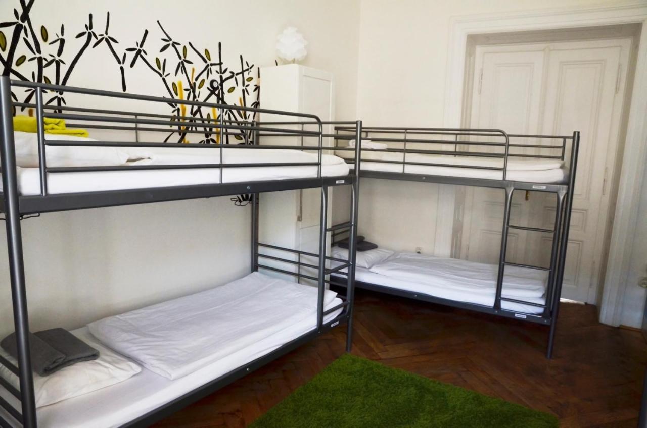 The Republic Garden Hostel Prága Kültér fotó