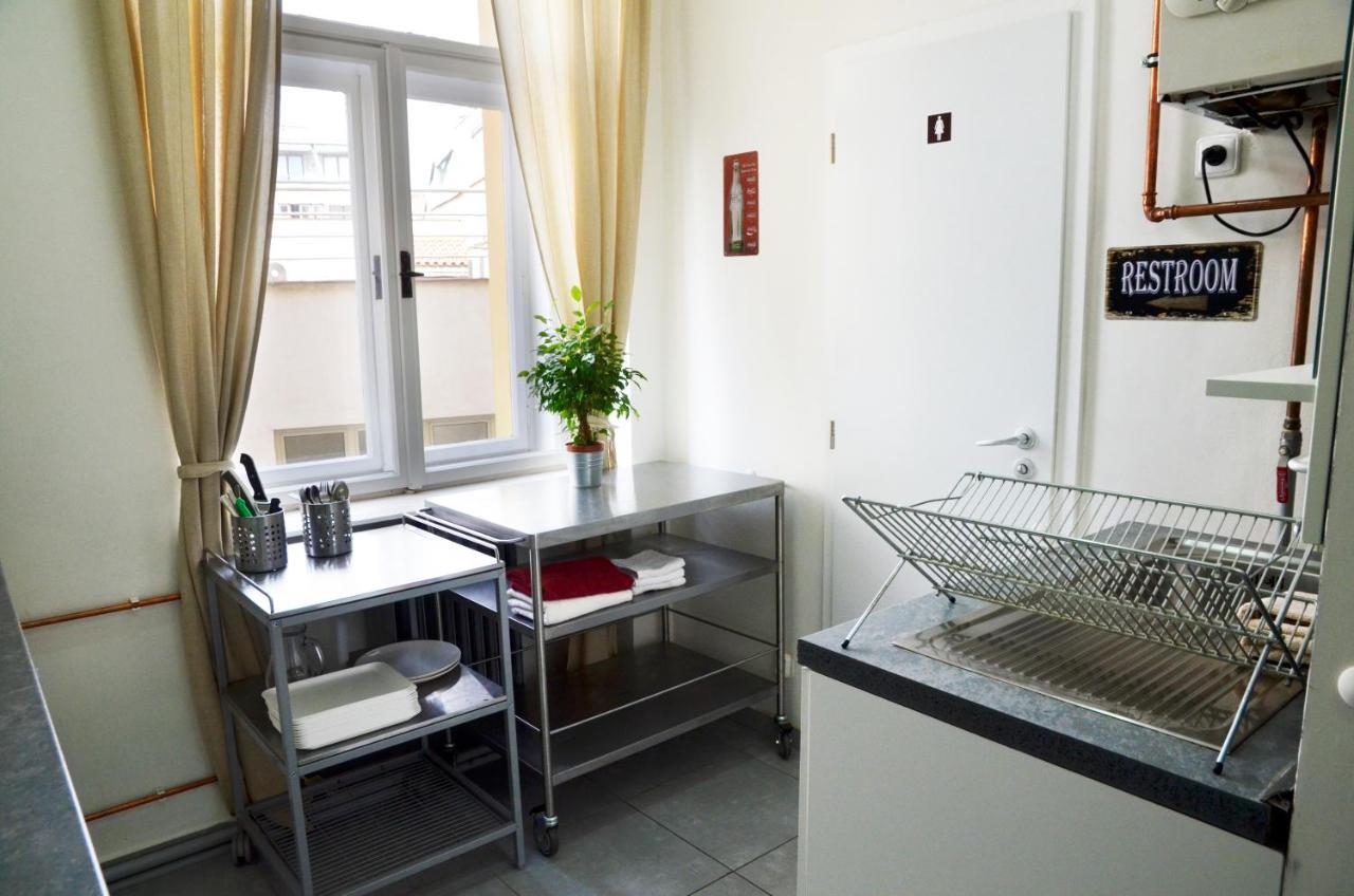 The Republic Garden Hostel Prága Kültér fotó
