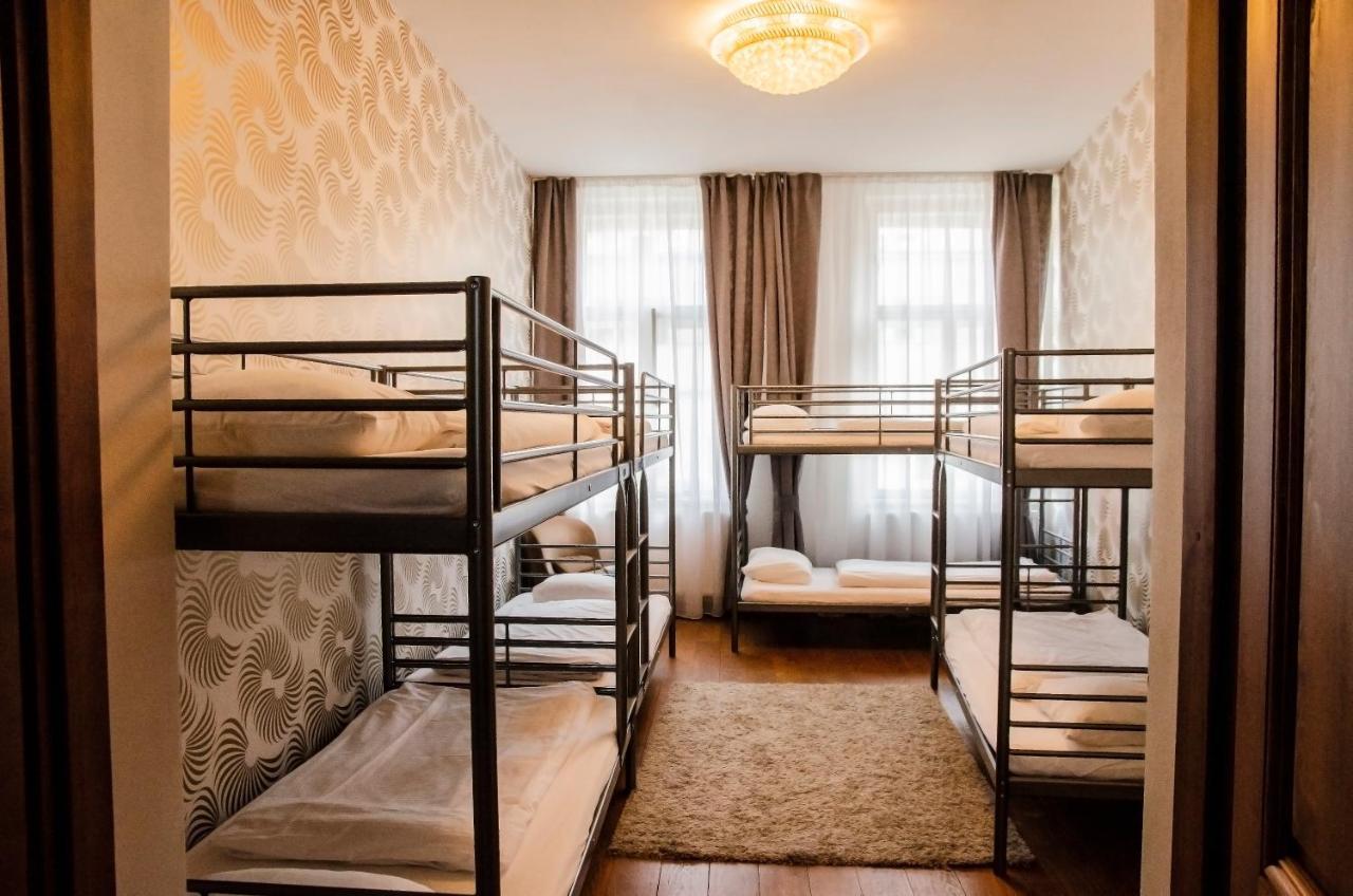 The Republic Garden Hostel Prága Kültér fotó