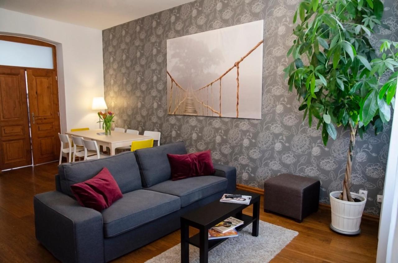 The Republic Garden Hostel Prága Kültér fotó