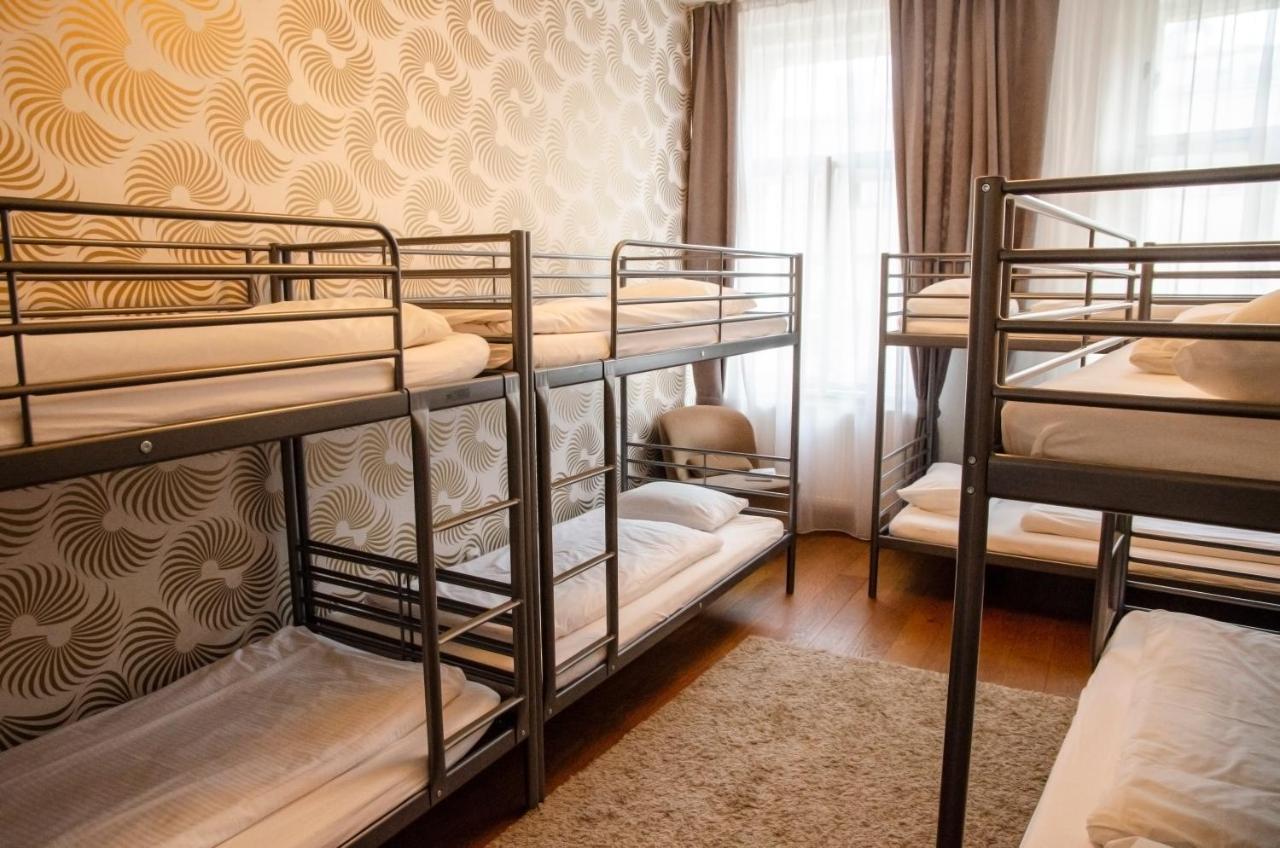 The Republic Garden Hostel Prága Kültér fotó
