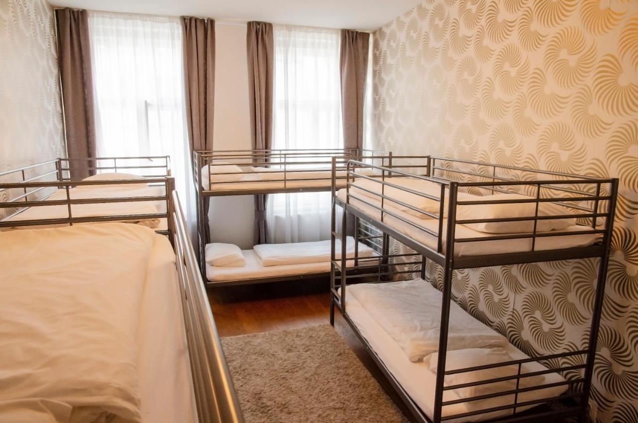 The Republic Garden Hostel Prága Kültér fotó