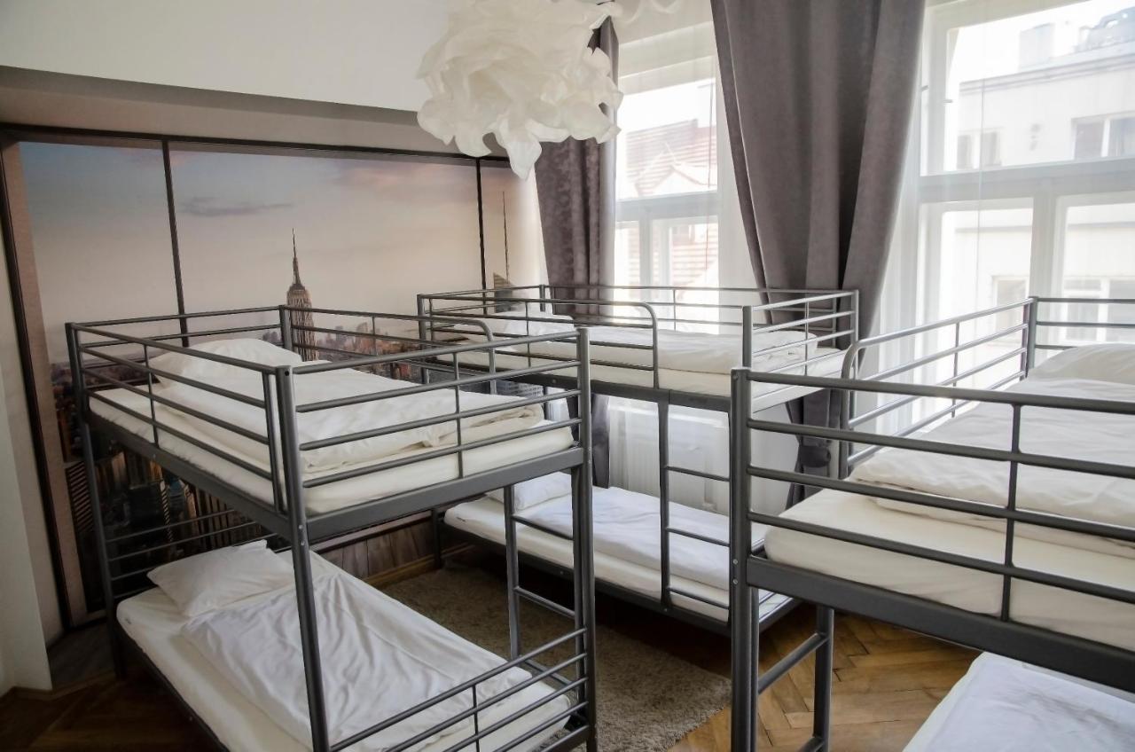 The Republic Garden Hostel Prága Kültér fotó