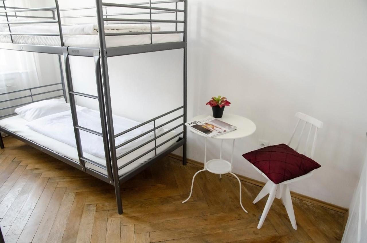 The Republic Garden Hostel Prága Kültér fotó